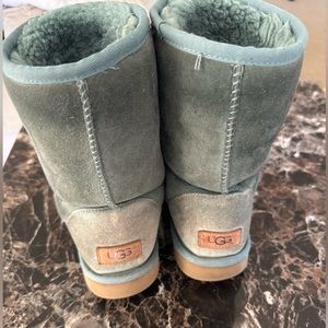 Classic UGG Women’s Size 8